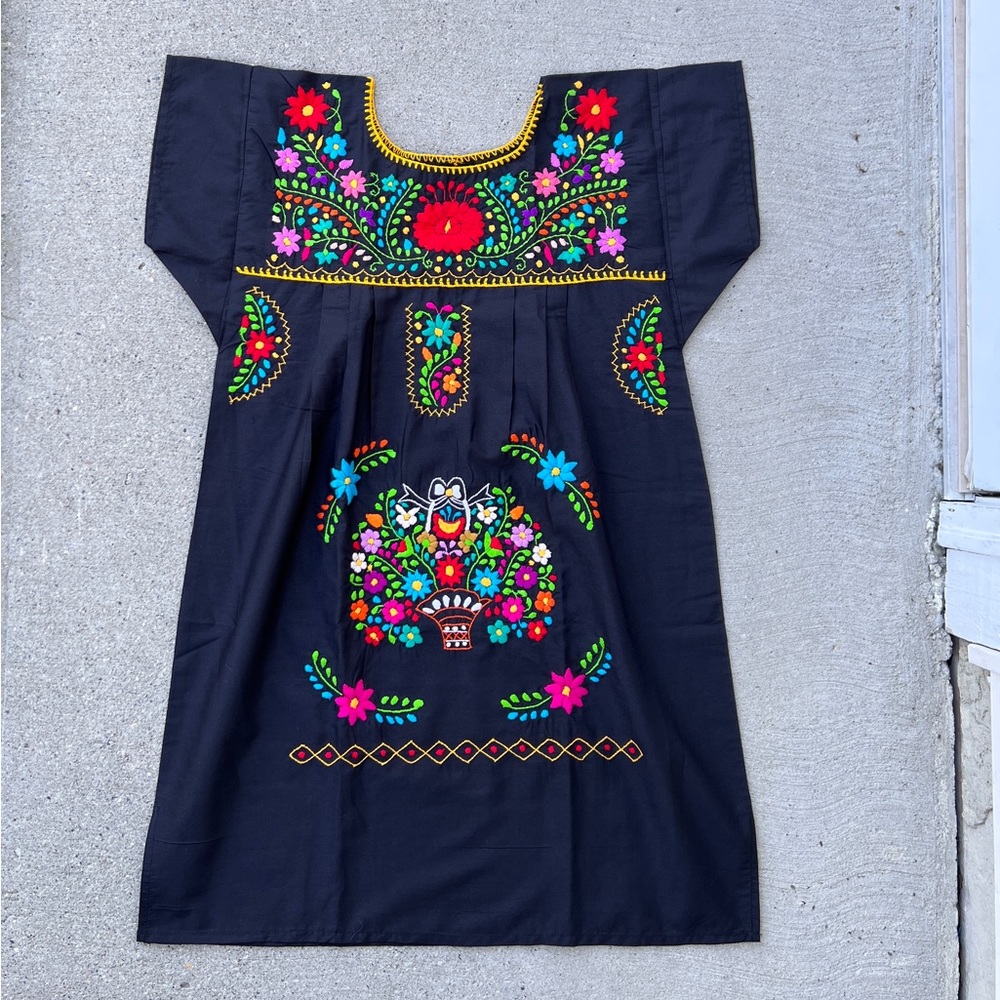 🌸 2 x $79 🌸  Hand embroidered Mexican dress - Picture 6 of 9